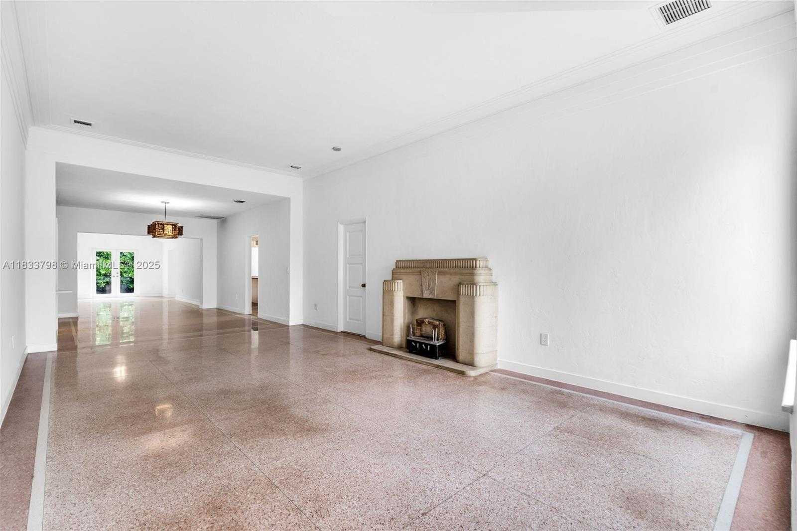 Small Image of 1232 LENOX AVE, Miami Beach Number 3