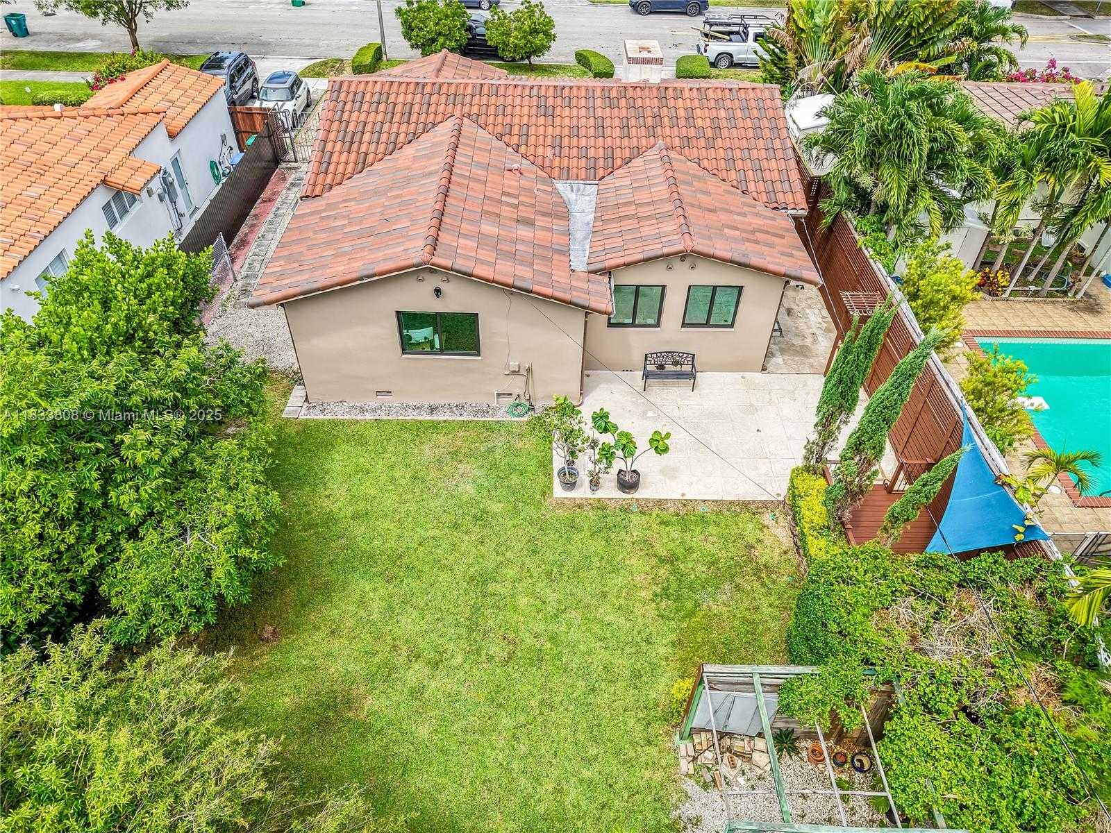Small Image of 619 SOUTH WEST 20TH RD, Miami Number 3