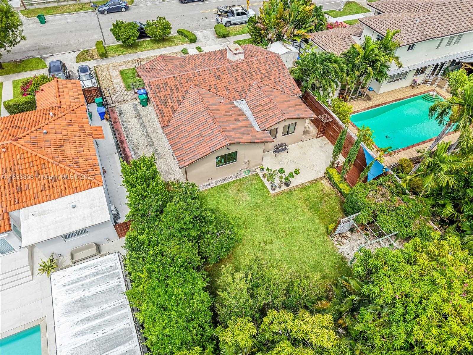 Small Image of 619 SOUTH WEST 20TH RD, Miami Number 36