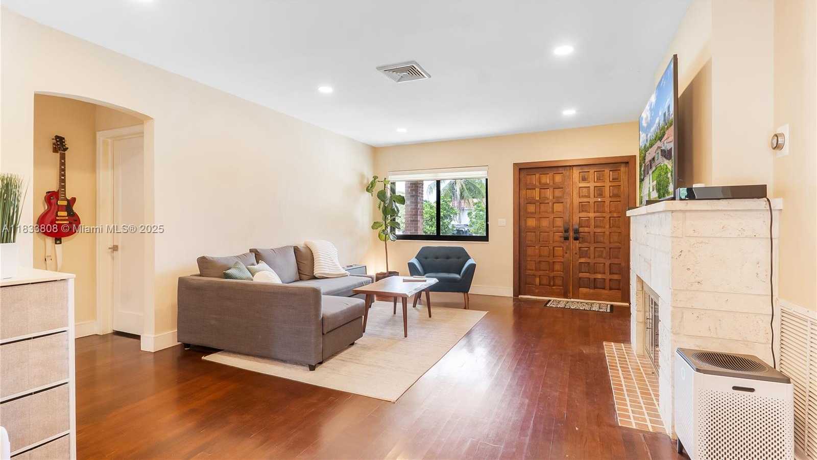 Small Image of 619 SOUTH WEST 20TH RD, Miami Number 4