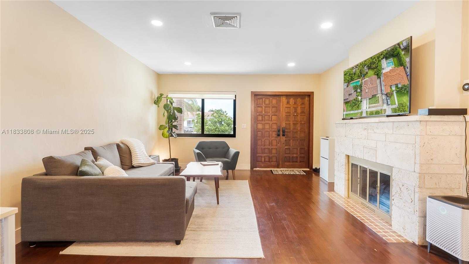Small Image of 619 SOUTH WEST 20TH RD, Miami Number 6