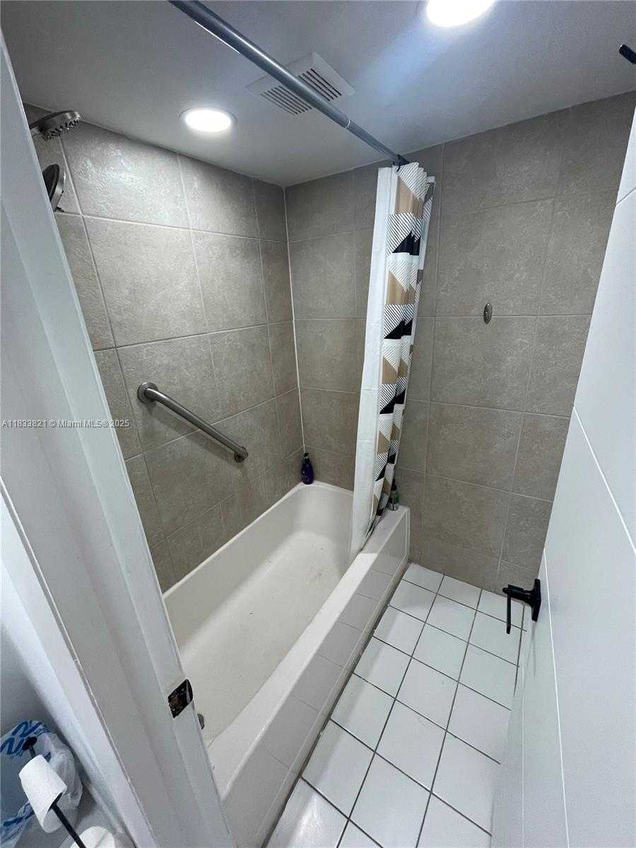 Small Image of 1331 LINCOLN RD #402, Miami Beach Number 10