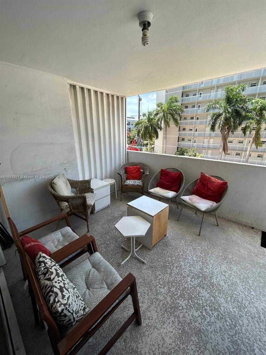 Small Image of 1331 LINCOLN RD #402, Miami Beach Number 14