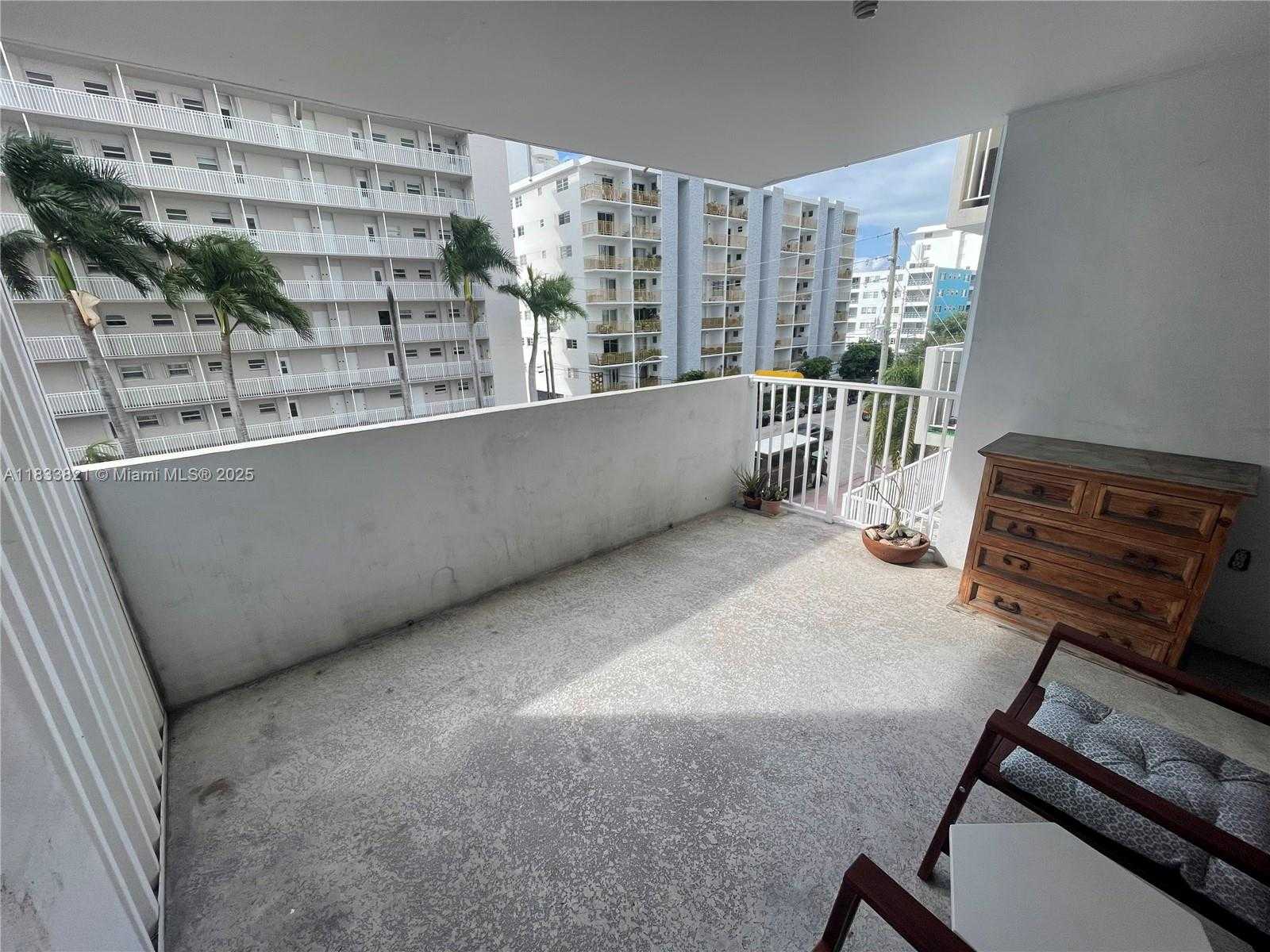 Small Image of 1331 LINCOLN RD #402, Miami Beach Number 16