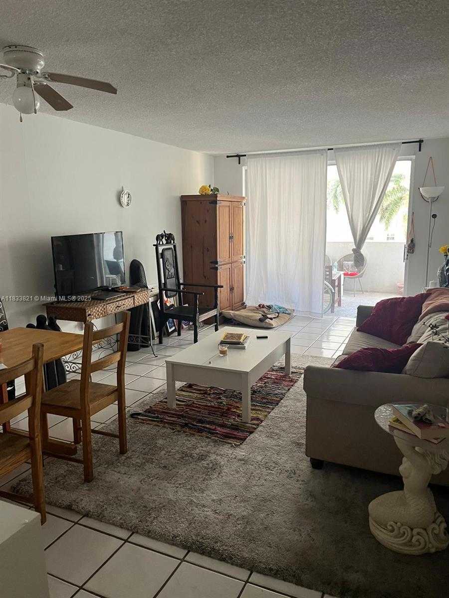 Small Image of 1331 LINCOLN RD #402, Miami Beach Number 2