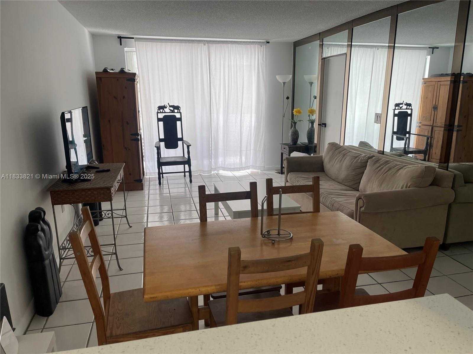 Small Image of 1331 LINCOLN RD #402, Miami Beach Number 3