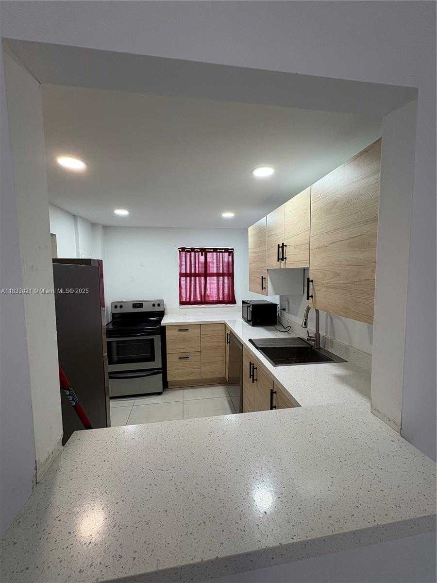 Small Image of 1331 LINCOLN RD #402, Miami Beach Number 39