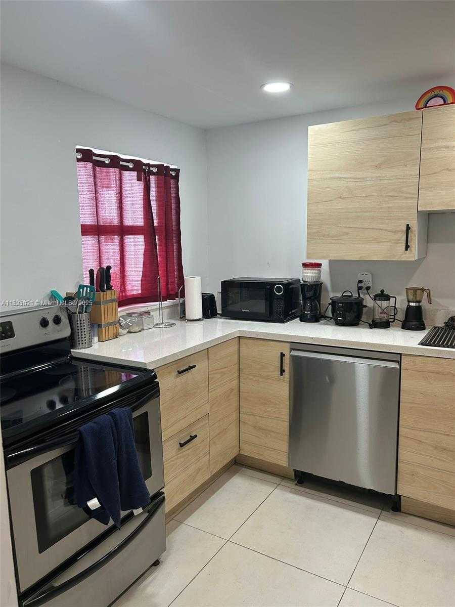 Small Image of 1331 LINCOLN RD #402, Miami Beach Number 5