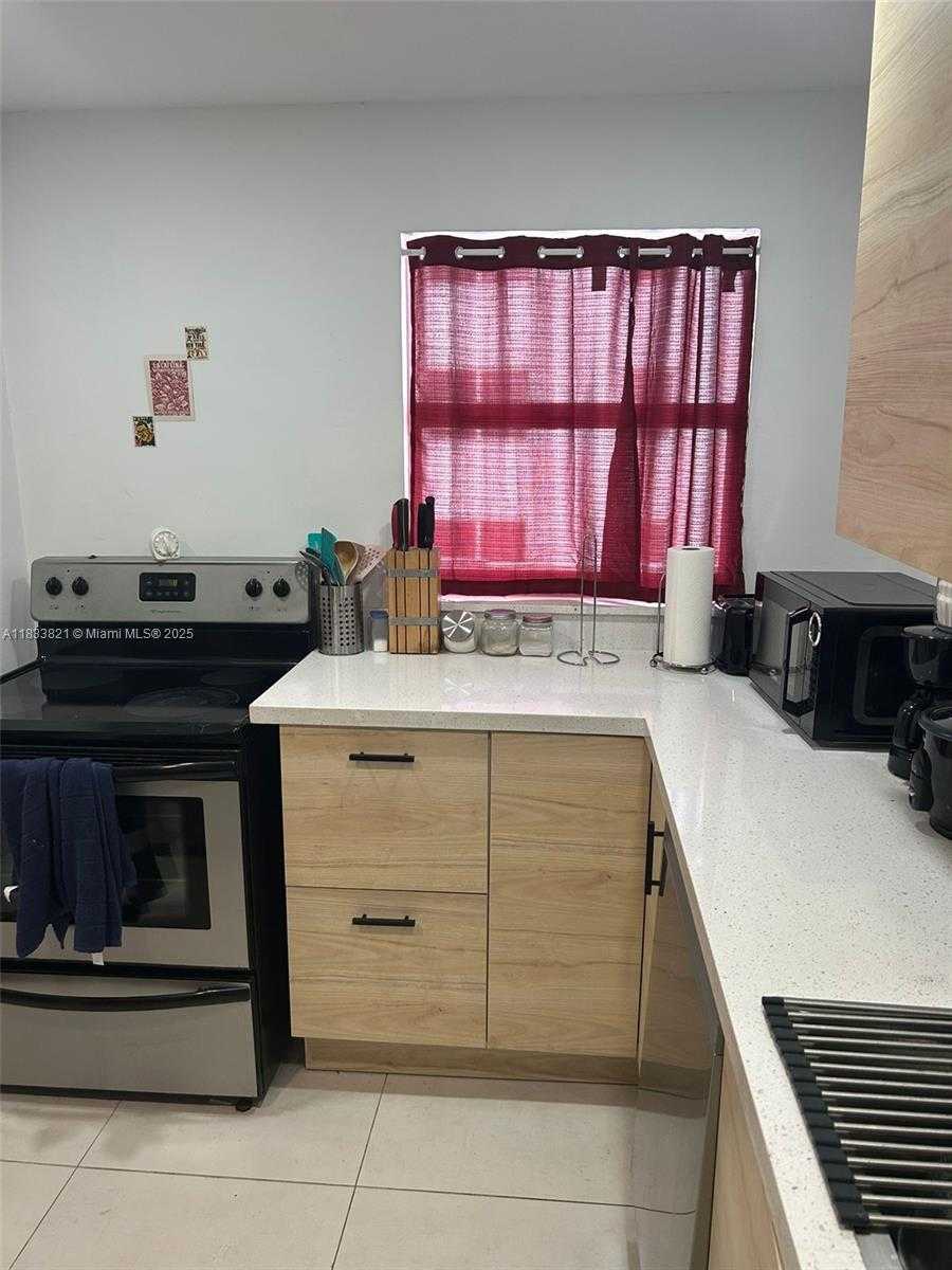Small Image of 1331 LINCOLN RD #402, Miami Beach Number 6
