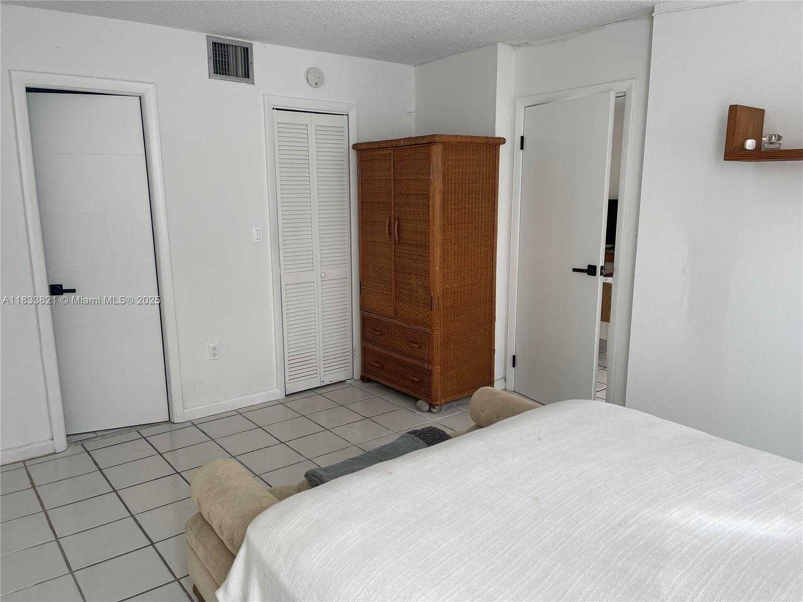 Small Image of 1331 LINCOLN RD #402, Miami Beach Number 8