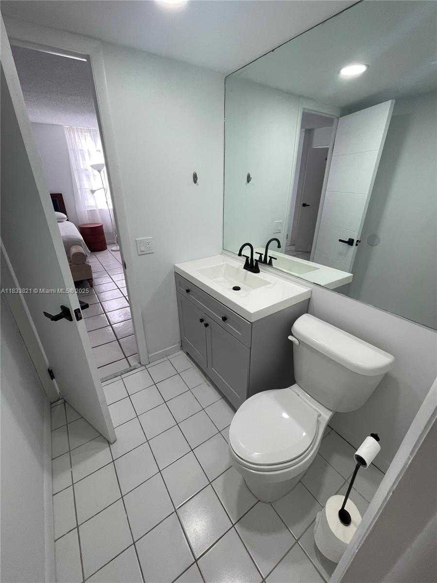 Small Image of 1331 LINCOLN RD #402, Miami Beach Number 9