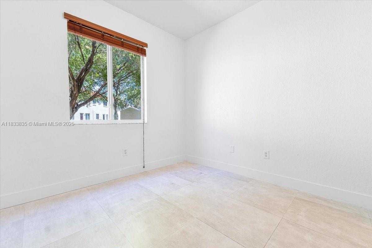 Small Image of 21007 NORTH WEST 14 PL #351, Miami Gardens Number 15