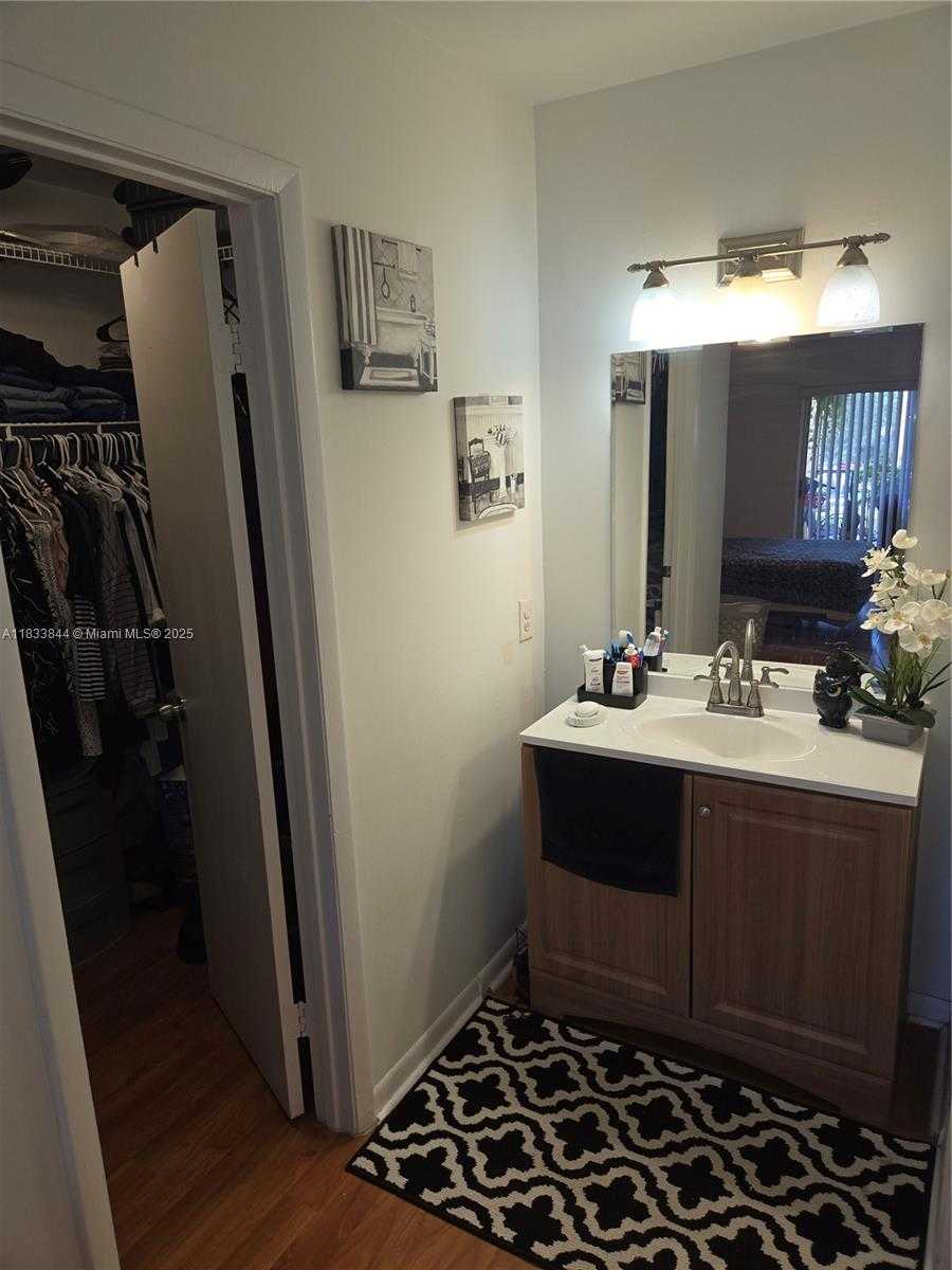 Small Image of 15330 SOUTH WEST 106TH TER #902, Miami Number 14