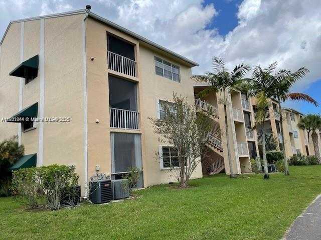 Small Image of 15330 SOUTH WEST 106TH TER #902, Miami Number 3
