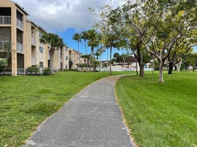 Small Image of 15330 SOUTH WEST 106TH TER #902, Miami Number 4