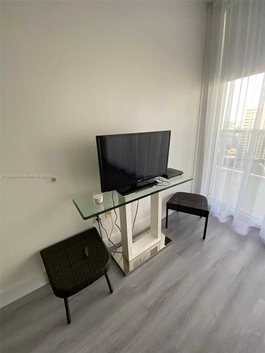 Small Image of 1850 SOUTH OCEAN DR #1409, Hallandale Beach Number 17