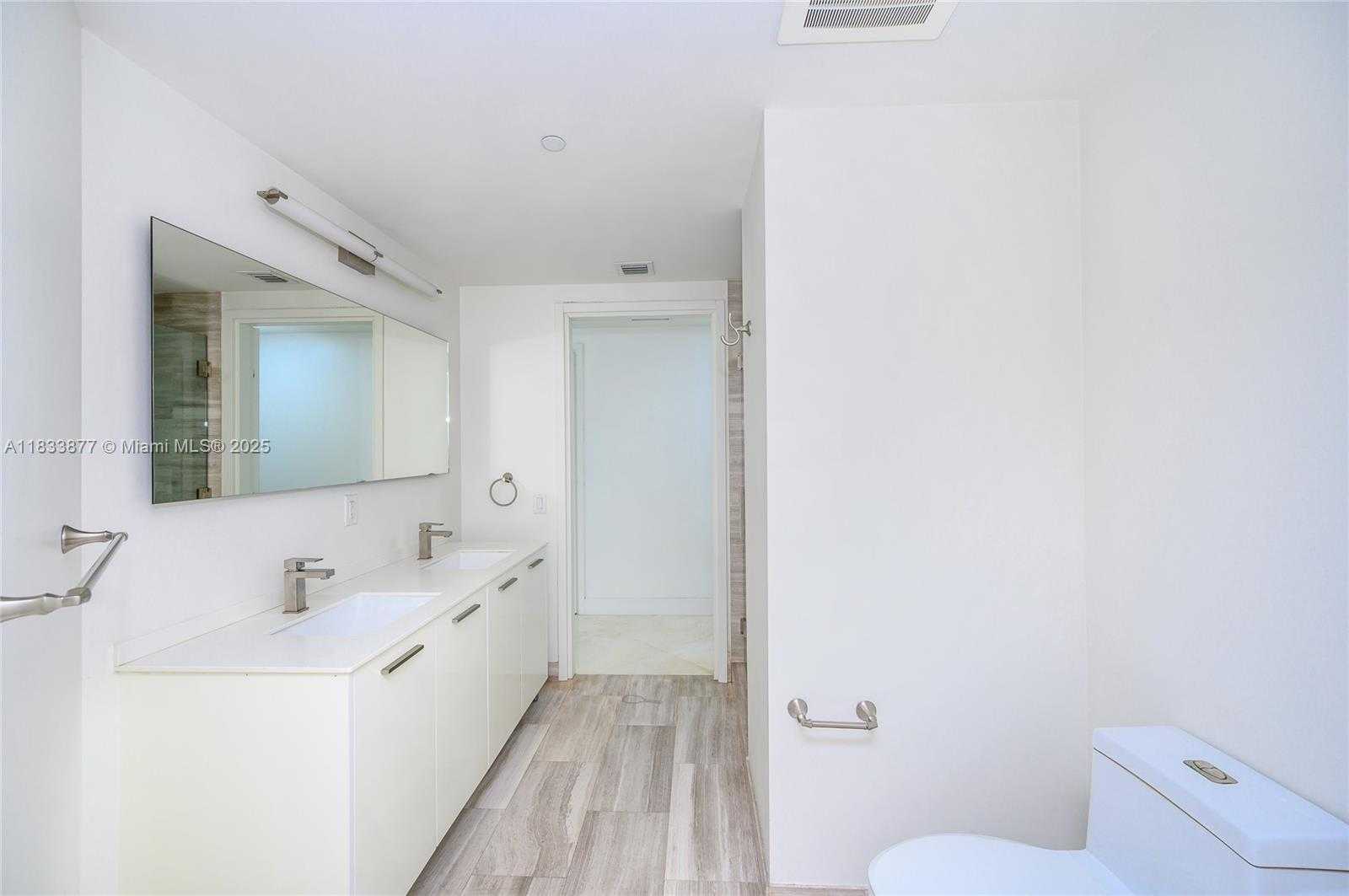 Small Image of 1300 BRICKELL BAY DR #809, Miami Number 21