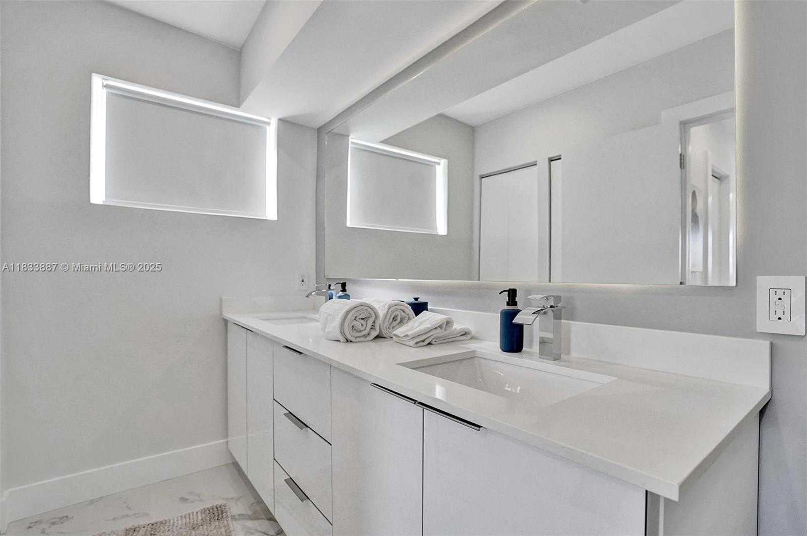Small Image of 16433 NORTH EAST 33RD AVE, North Miami Beach Number 26