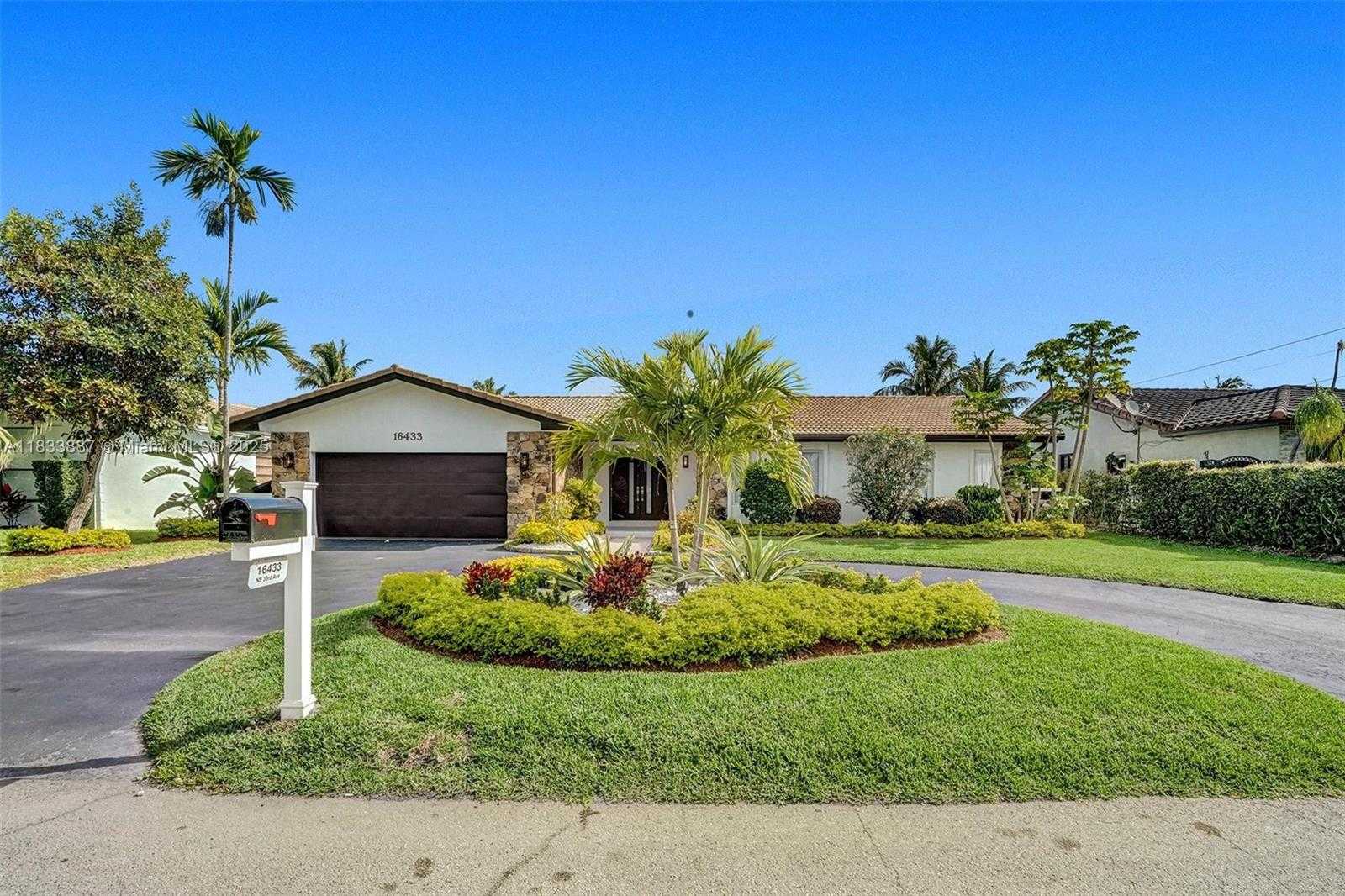 Small Image of 16433 NORTH EAST 33RD AVE, North Miami Beach Number 3