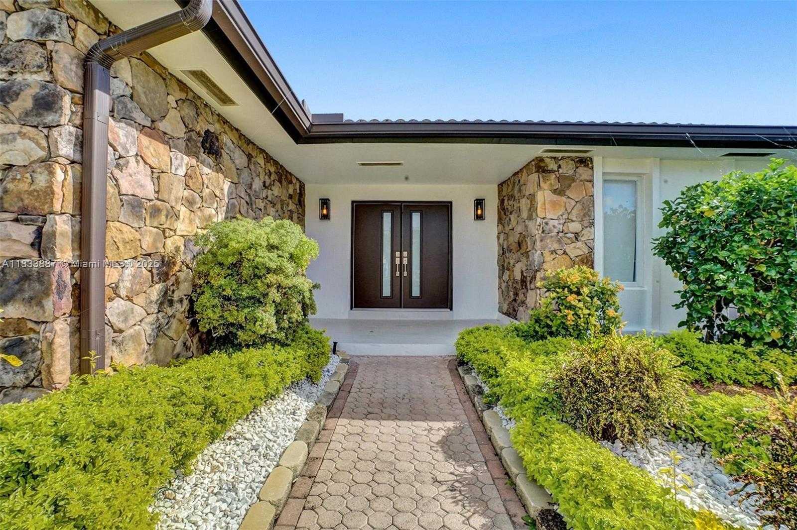 Small Image of 16433 NORTH EAST 33RD AVE, North Miami Beach Number 4