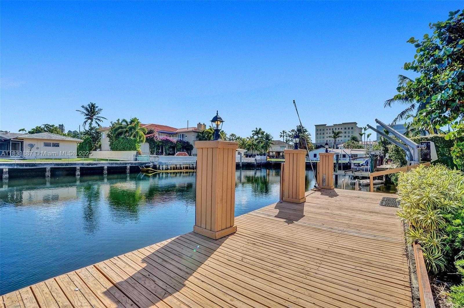 Small Image of 16433 NORTH EAST 33RD AVE, North Miami Beach Number 42