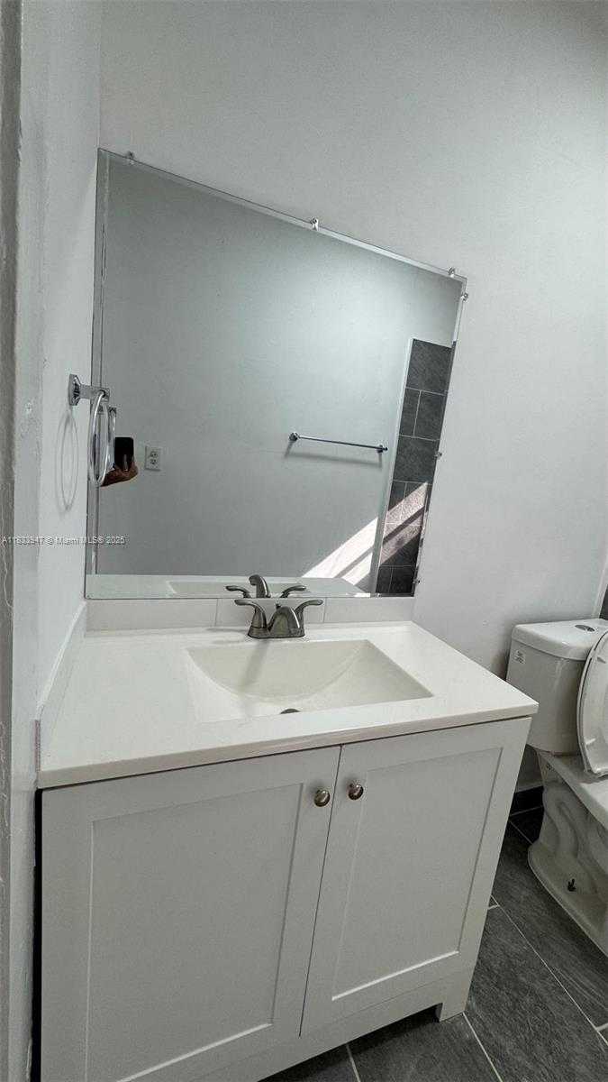 Small Image of 1849 DEWEY ST #1-4, Hollywood Number 38