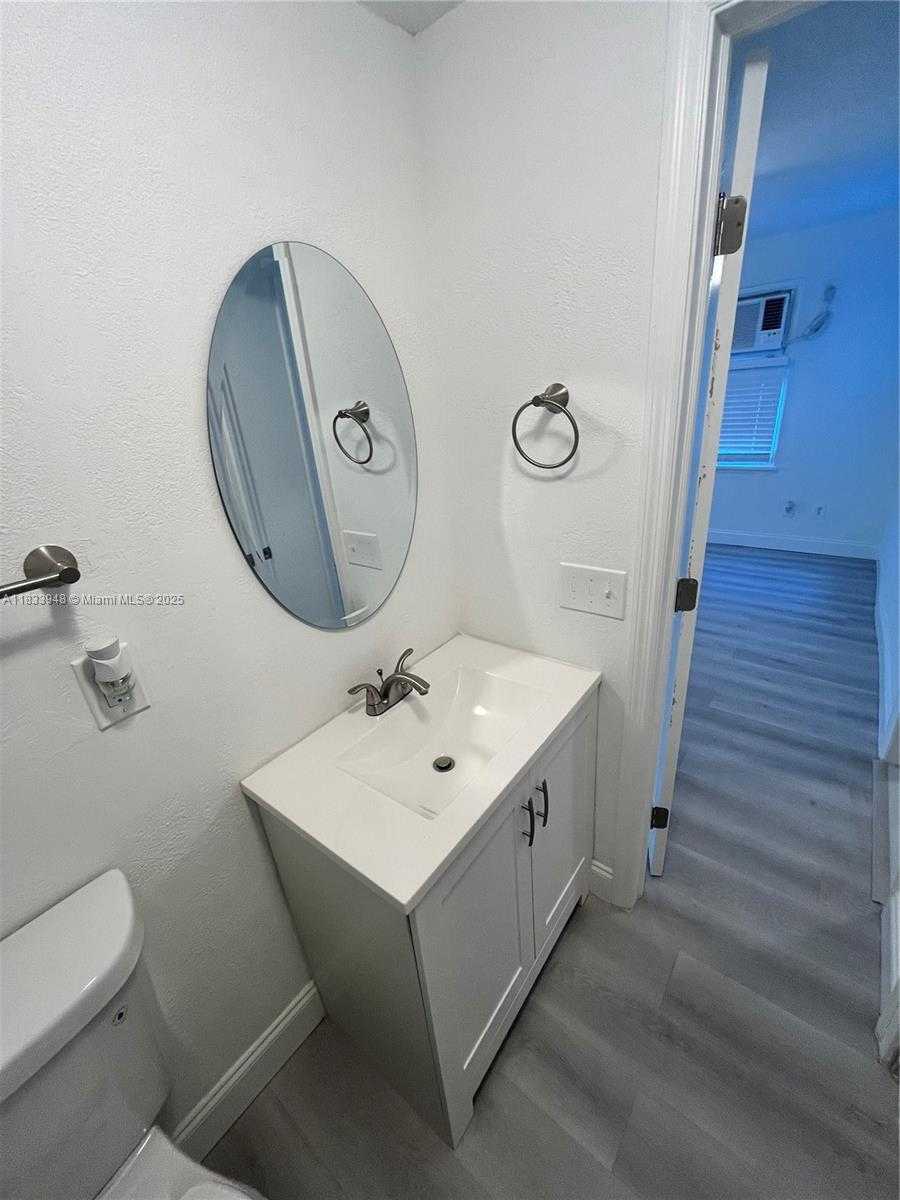Small Image of 500 SOUTH WEST 10TH ST #R, Fort Lauderdale Number 12