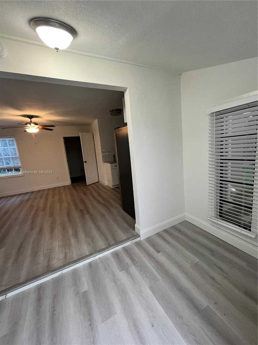Small Image of 500 SOUTH WEST 10TH ST #R, Fort Lauderdale Number 4