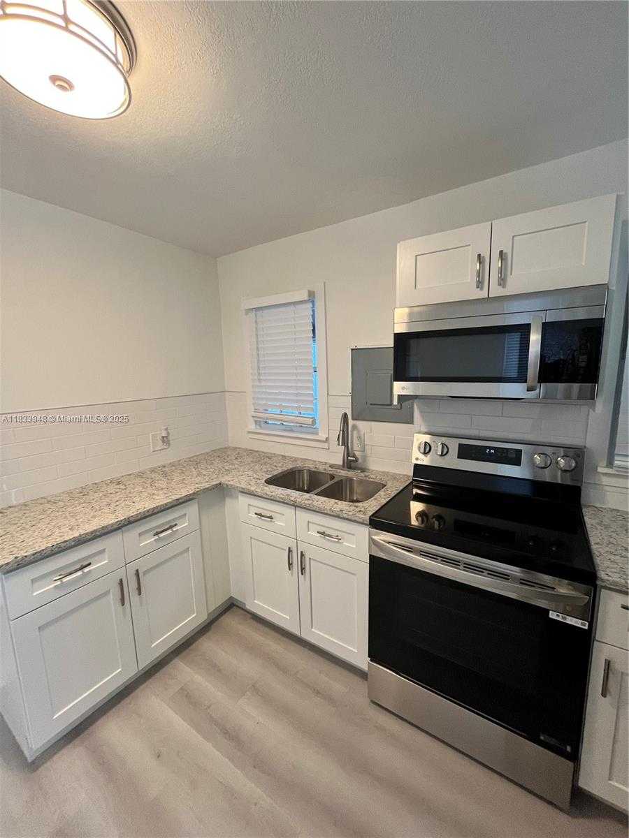 Small Image of 500 SOUTH WEST 10TH ST #R, Fort Lauderdale Number 6