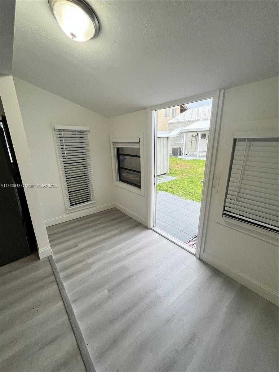 Small Image of 500 SOUTH WEST 10TH ST #R, Fort Lauderdale Number 7