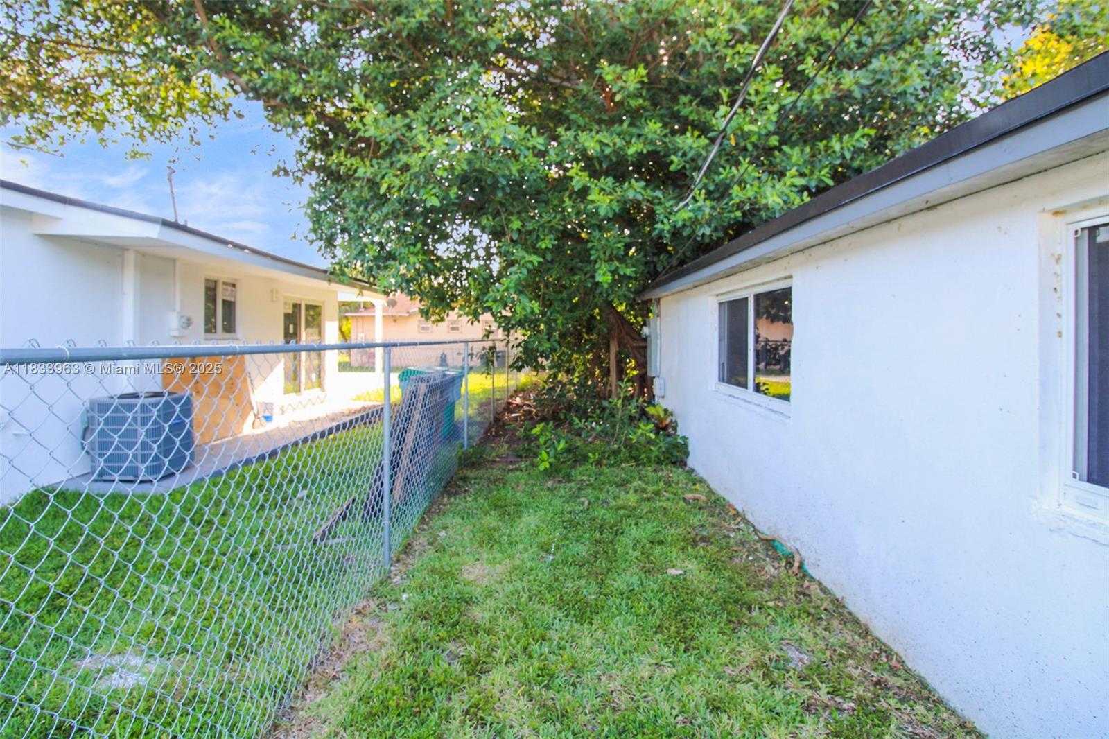 Small Image of 5510 NORTH WEST 30TH AVE, Miami Number 14