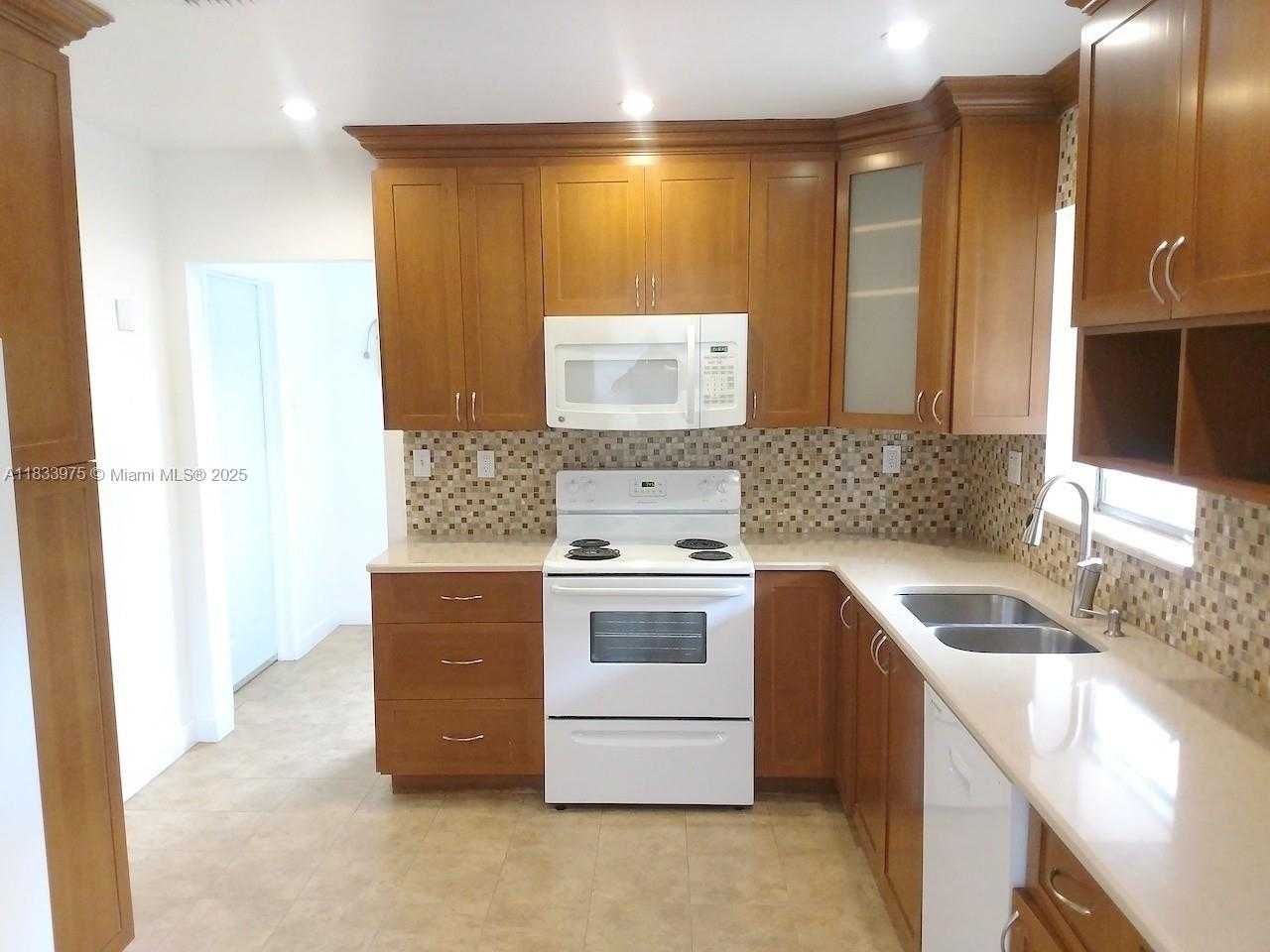 Small Image of 2811 SOUTH WEST 79TH AVE, Miami Number 5
