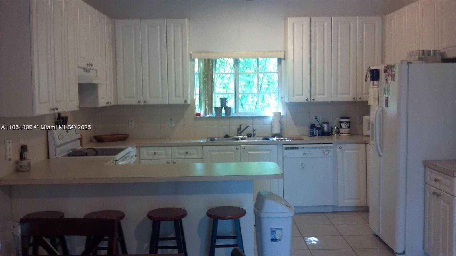 Small Image of 4802 WASHINGTON ST #14, Hollywood Number 2