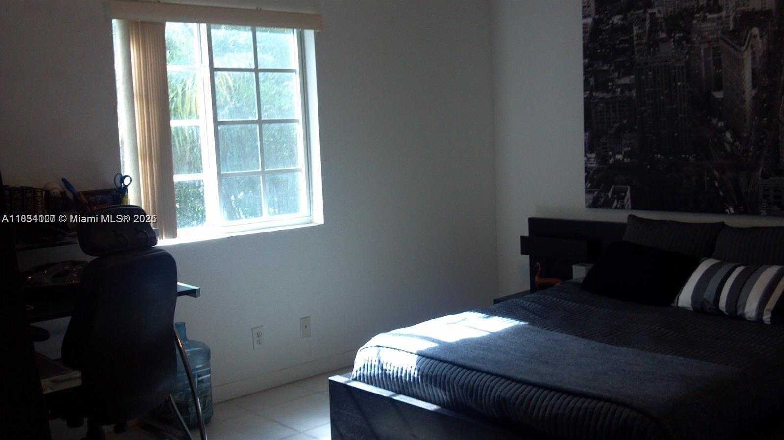 Small Image of 4802 WASHINGTON ST #14, Hollywood Number 4