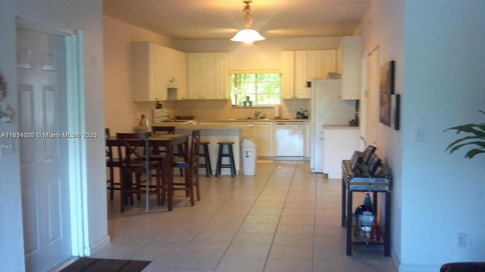 Small Image of 4802 WASHINGTON ST #14, Hollywood Number 5