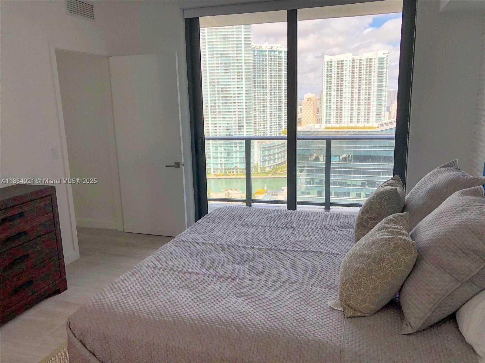 Small Image of Miami Number 15