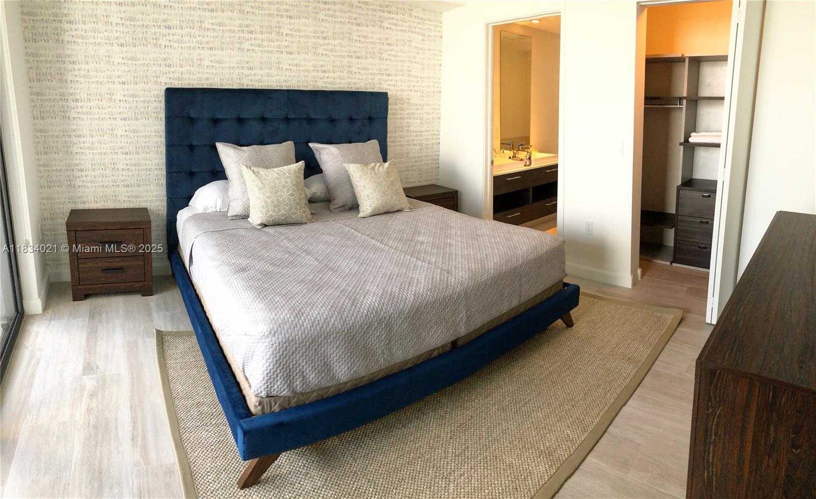 Small Image of Miami Number 2