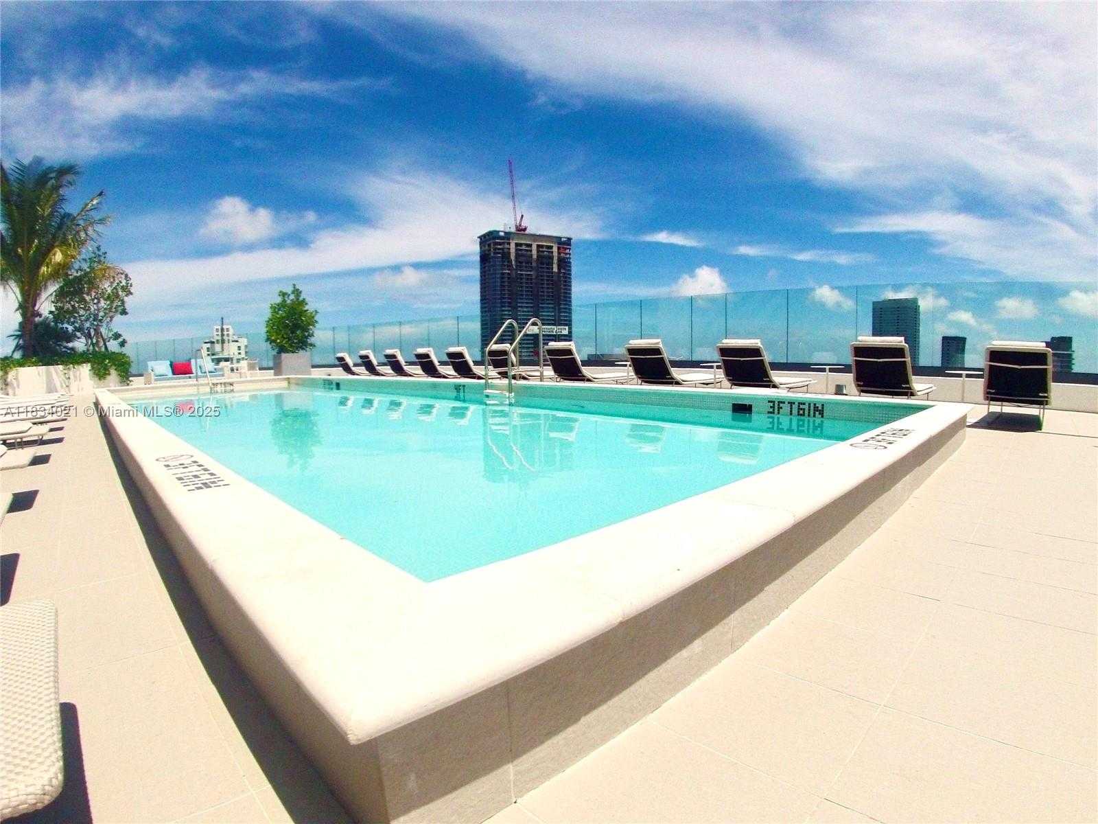 Small Image of Miami Number 3
