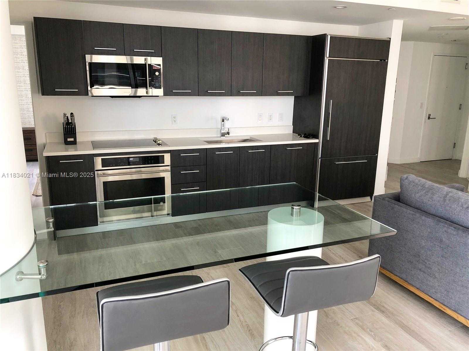 Small Image of Miami Number 6