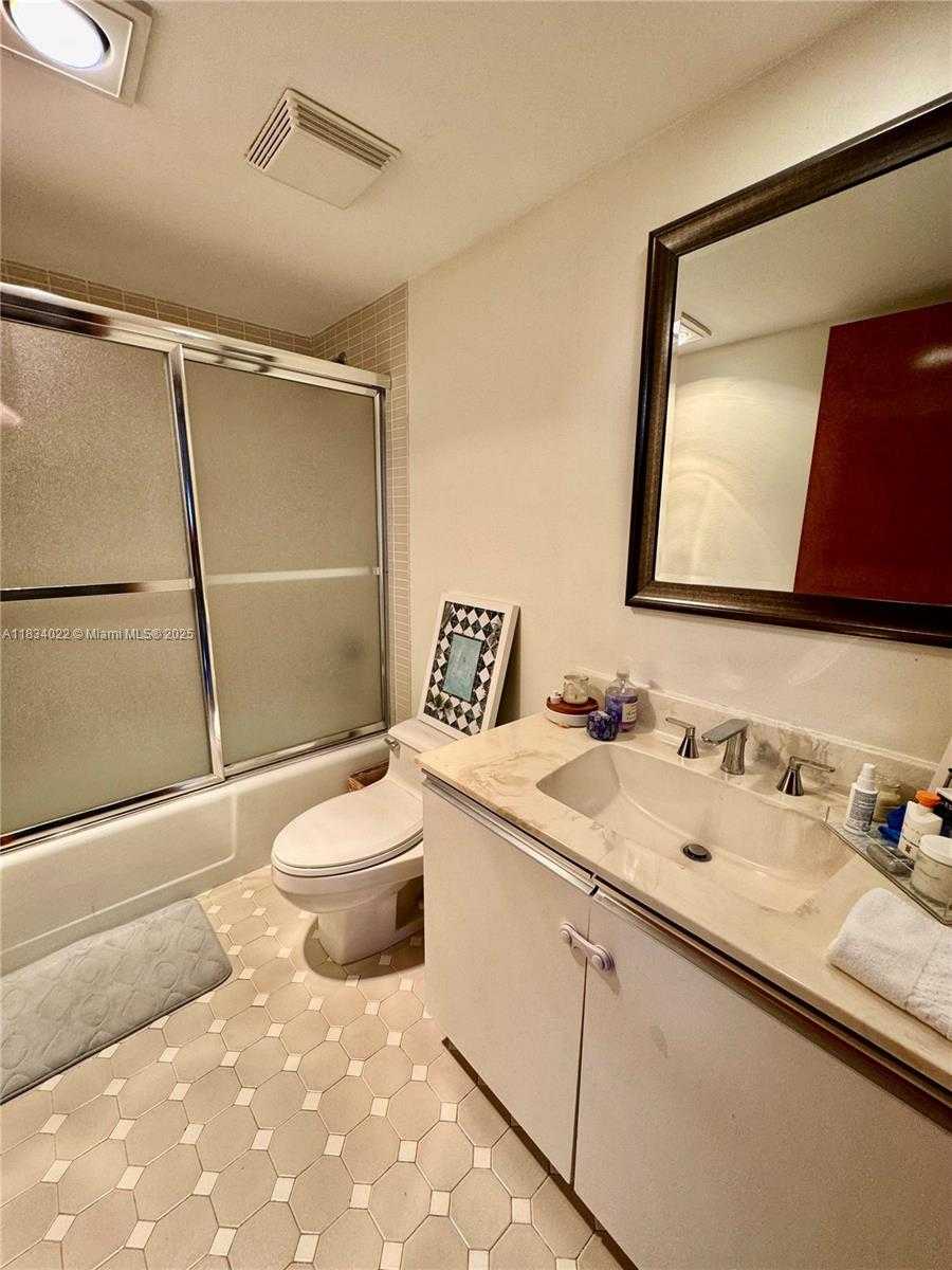 Small Image of 520 BRICKELL KEY DR #A1519, Miami Number 9