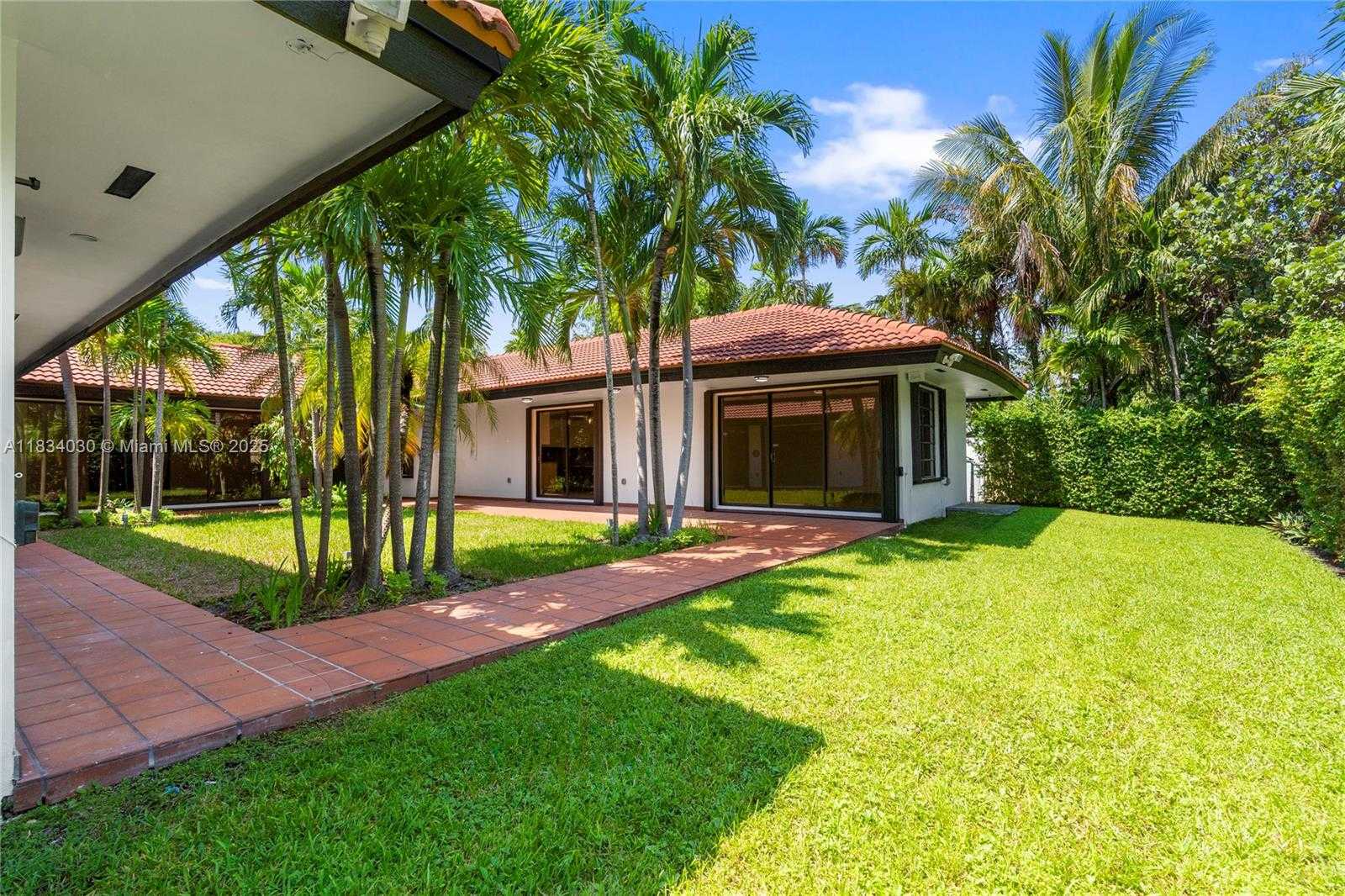 Small Image of 101 ISLAND DR, Key Biscayne Number 12
