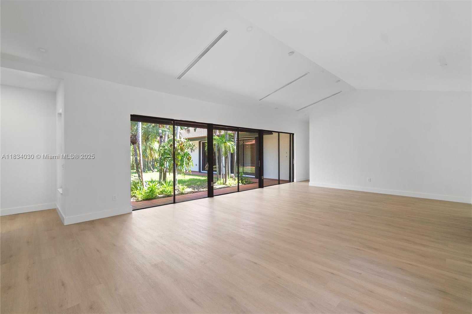Small Image of 101 ISLAND DR, Key Biscayne Number 14