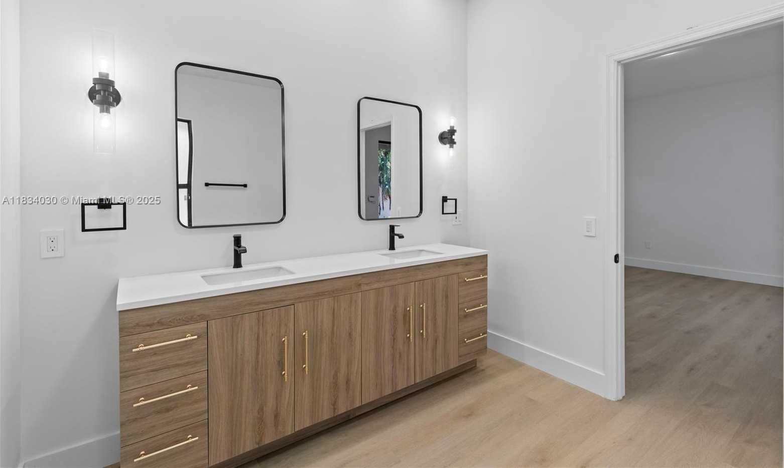 Small Image of 101 ISLAND DR, Key Biscayne Number 19