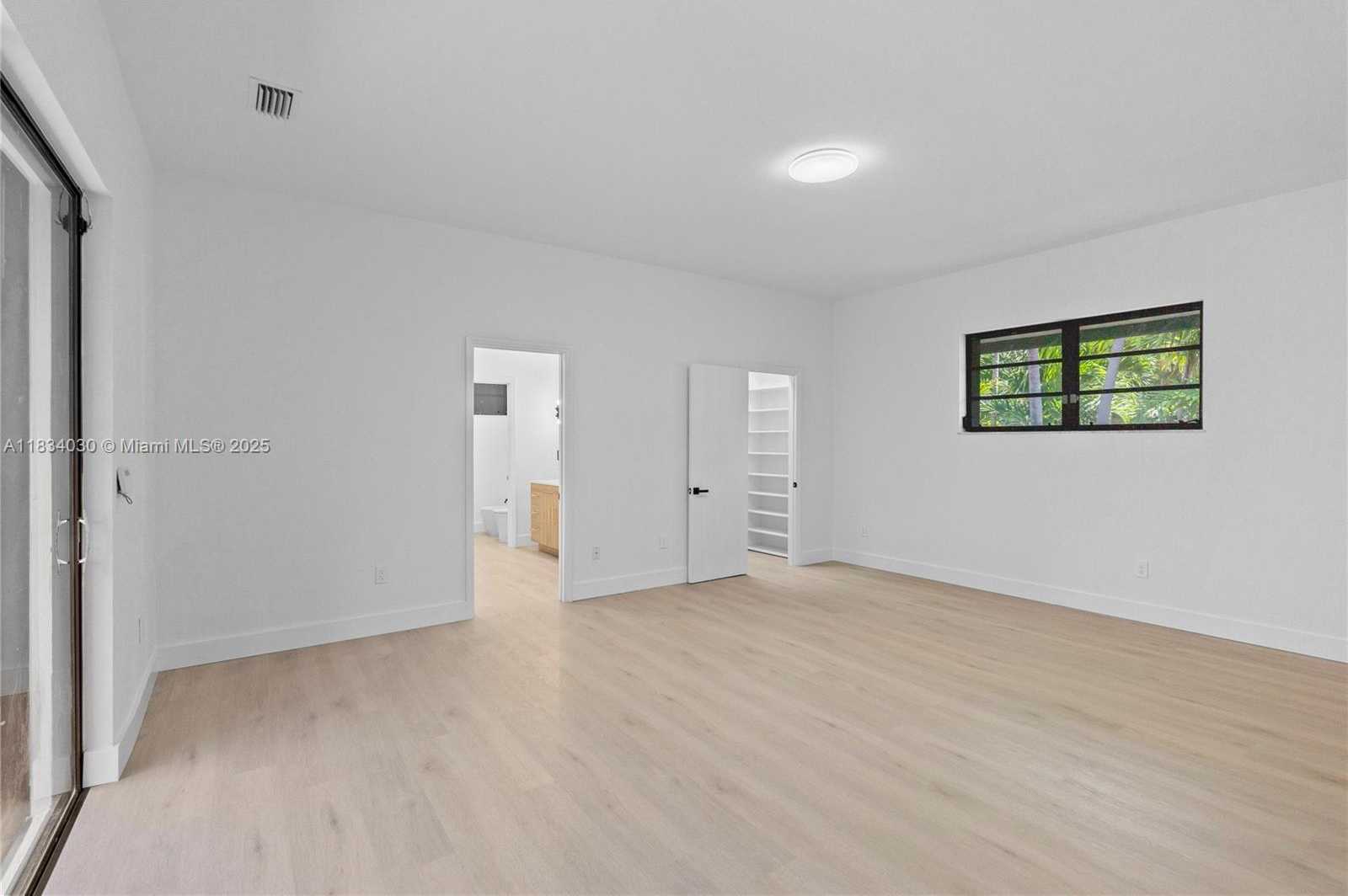 Small Image of 101 ISLAND DR, Key Biscayne Number 22