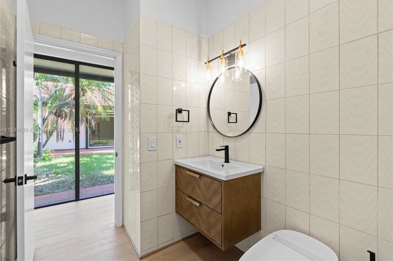 Small Image of 101 ISLAND DR, Key Biscayne Number 24