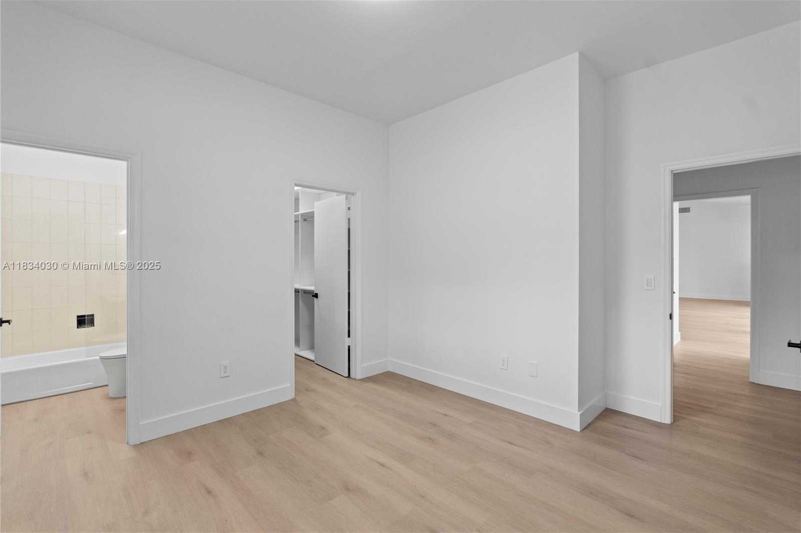 Small Image of 101 ISLAND DR, Key Biscayne Number 26