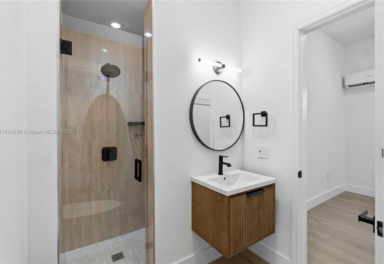Small Image of 101 ISLAND DR, Key Biscayne Number 28