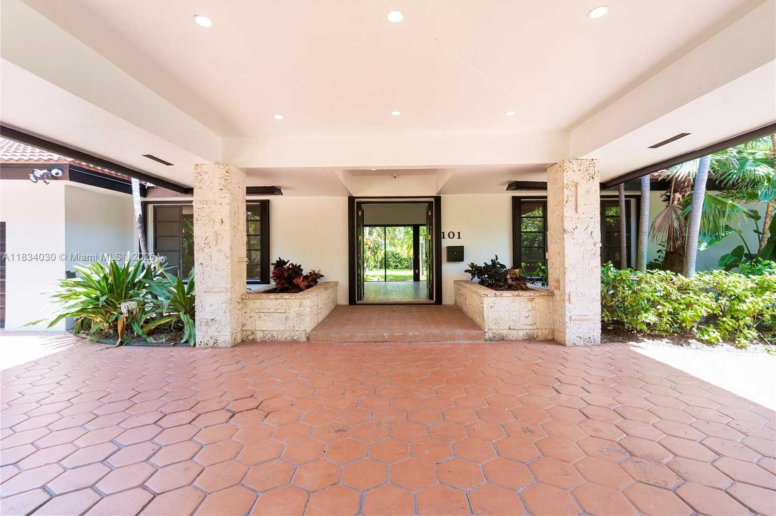 Small Image of 101 ISLAND DR, Key Biscayne Number 29