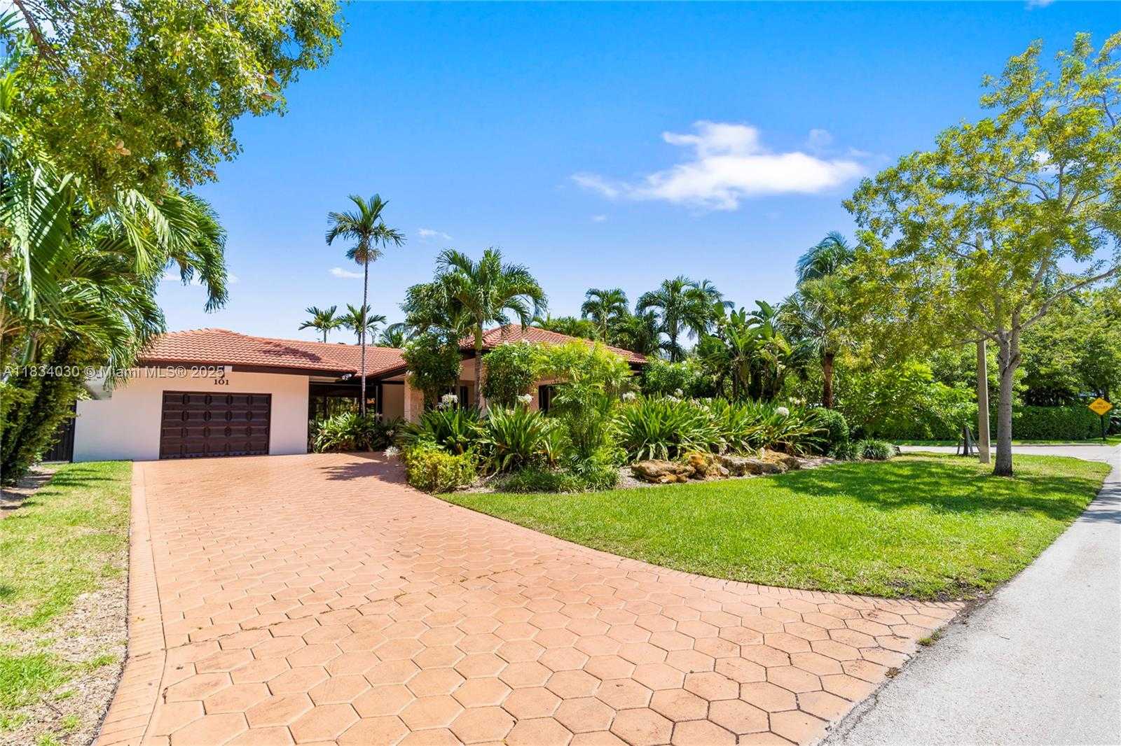 Small Image of 101 ISLAND DR, Key Biscayne Number 31