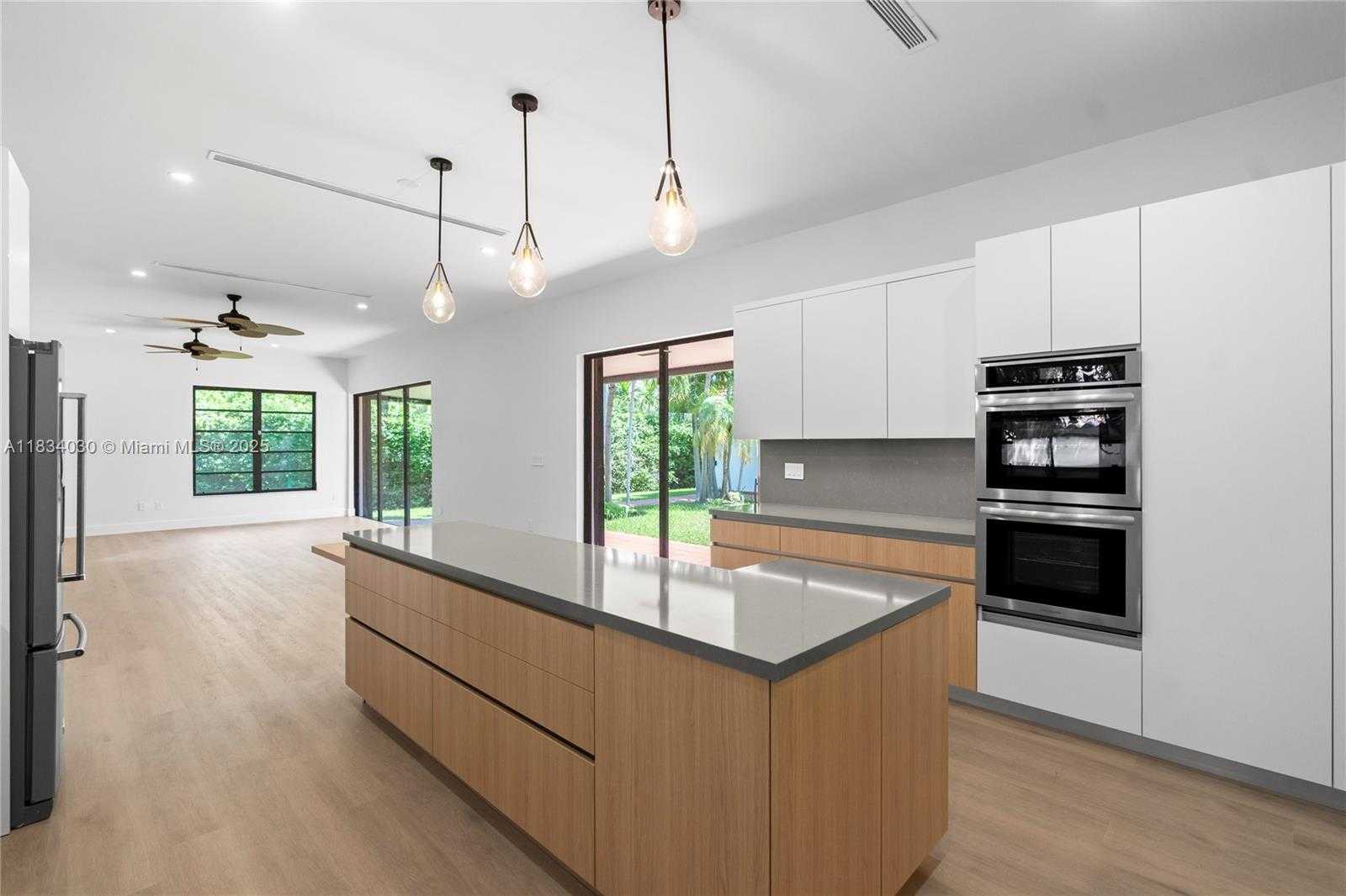 Small Image of 101 ISLAND DR, Key Biscayne Number 4